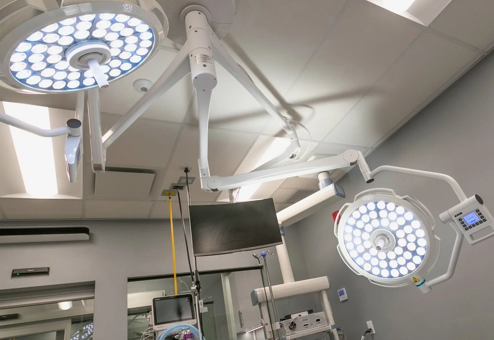 Ceiling-mounted surgical lighting system